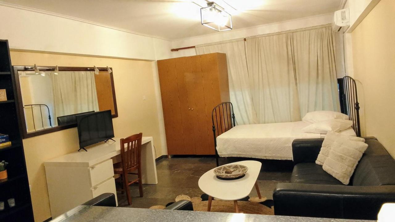 Central Athens Pad Luaran gambar